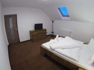 Проживание в семье Casa Mos Сибиу Стандартный двухместный номер с 1 кроватью и общей ванной комнатой-23